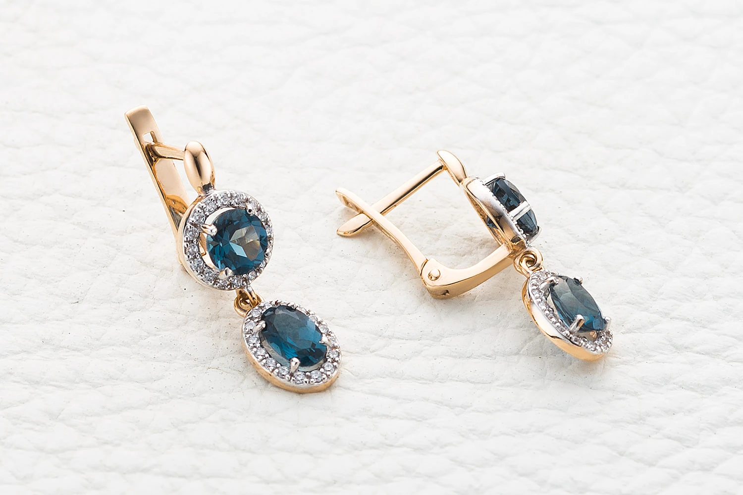 Серьги из красного золота с 4 топазами лондон и 64 фианитами
