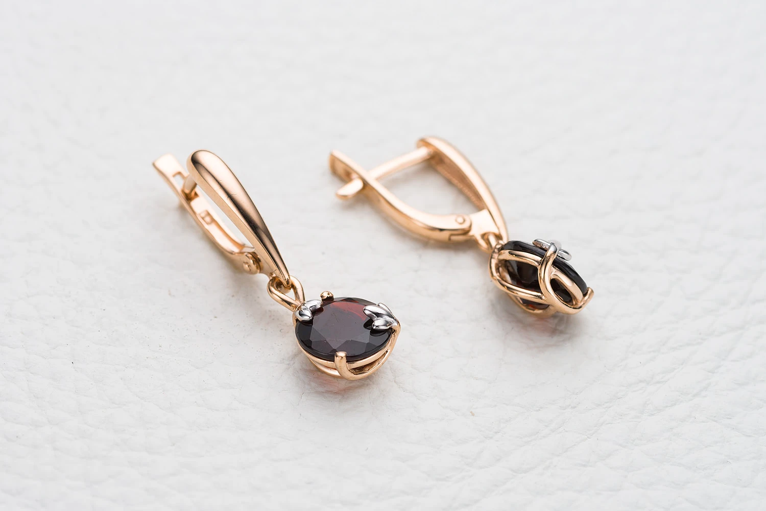 Серьги из красного золота с 2 гранатами