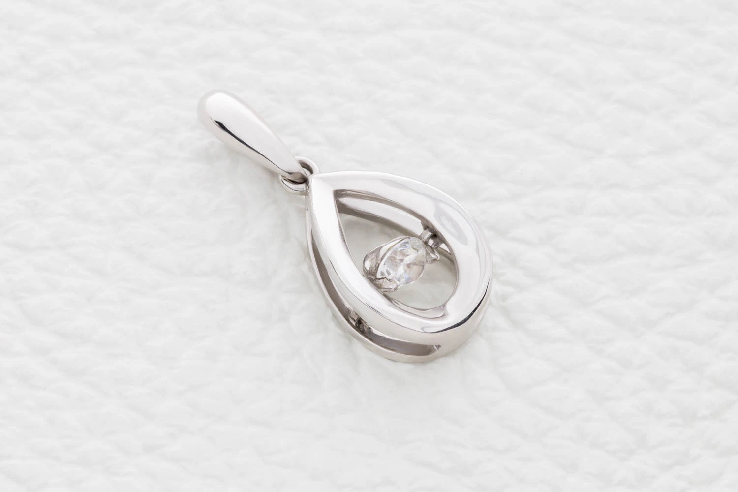 Подвеска из белого золота с фианитом