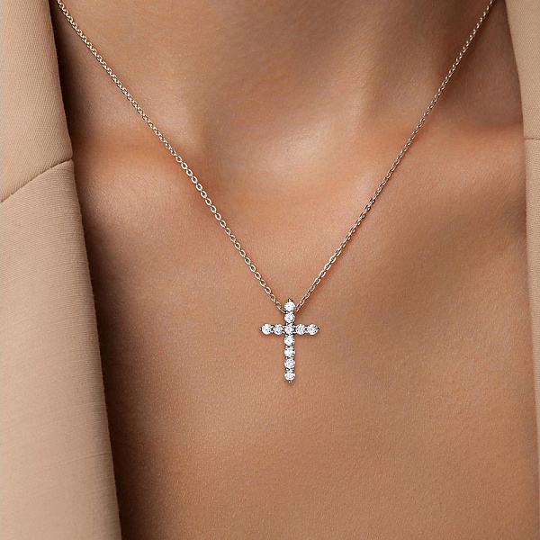 Крест из белого золота с 11 фианитами