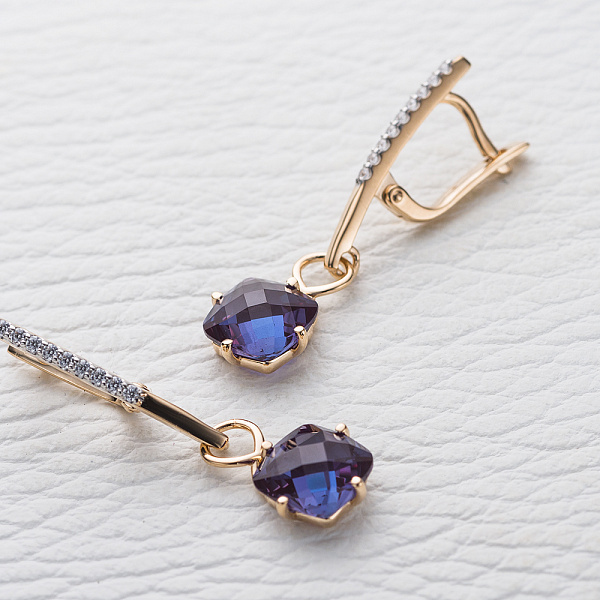 Серьги из красного золота с 2 александритами и 18 фианитами