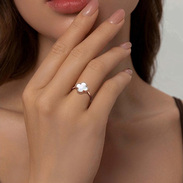 Кольцо из красного золота с перламутром