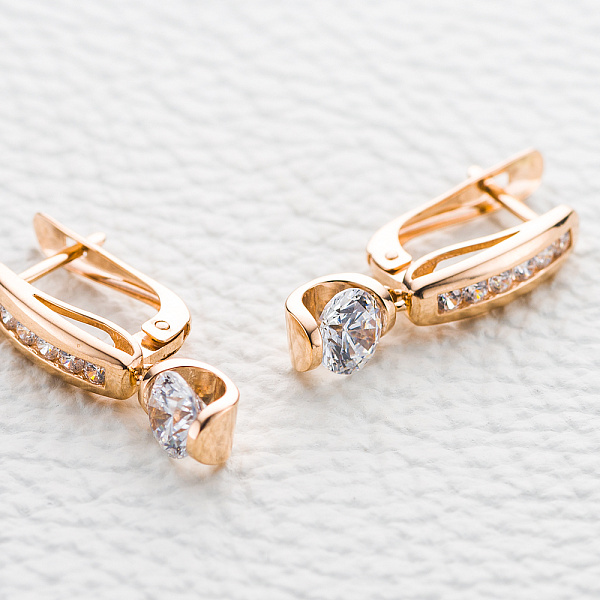 Серьги из красного золота с 14 кристаллами swarovski