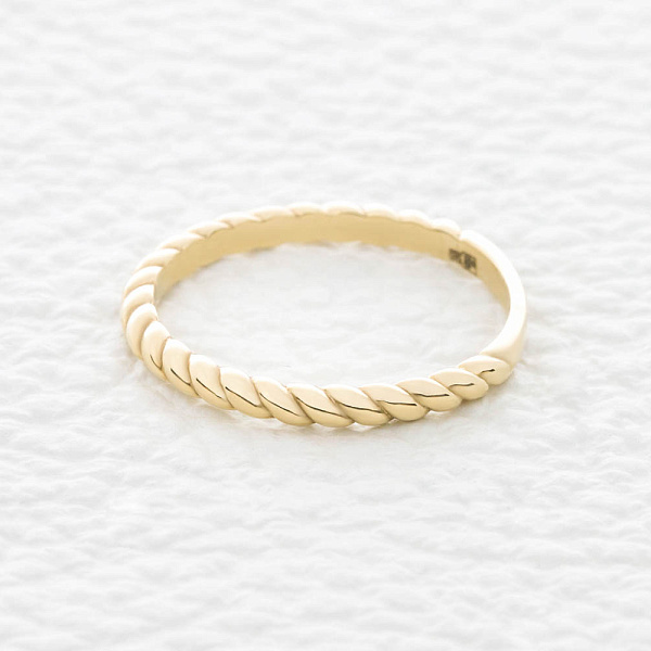 Кольцо из жёлтого золота без вставок