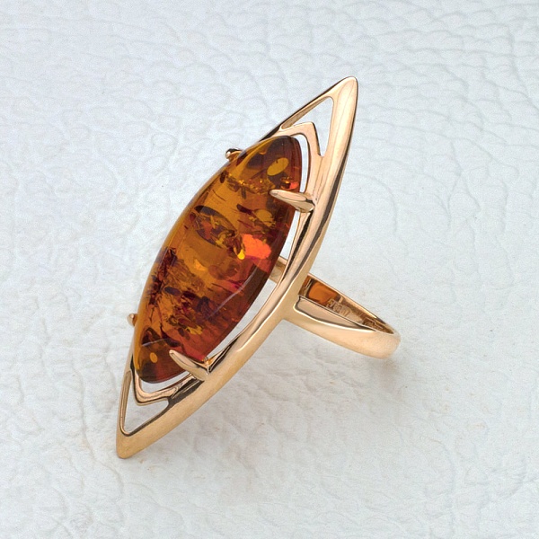Кольцо из красного золота с янтарём