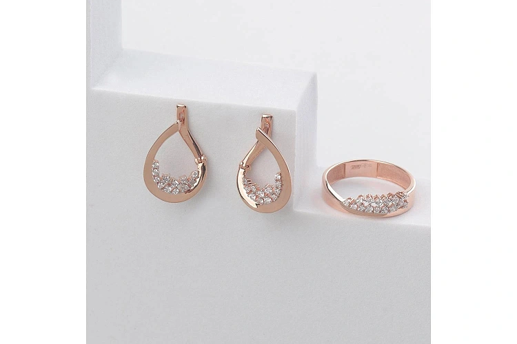 Серьги из красного золота с 24 фианитами