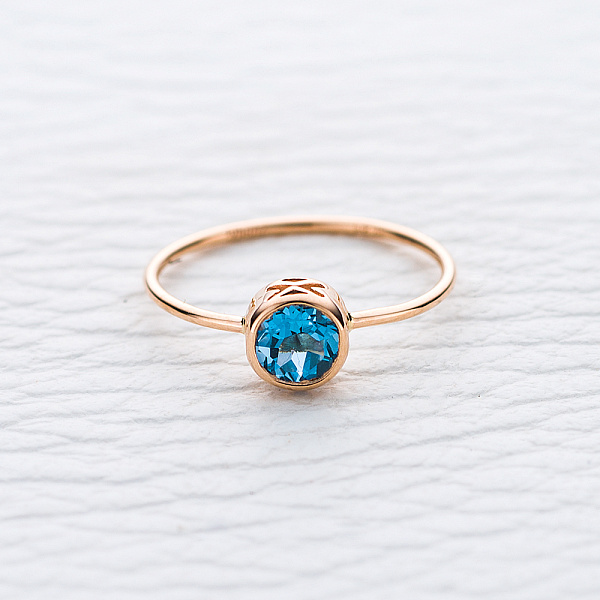 Кольцо из красного золота с топазом swiss