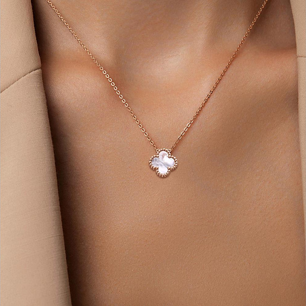 Колье Клевер из красного золота с перламутром