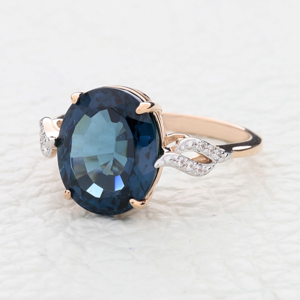 Кольцо из красного золота с ситаллом и 12 фианитами