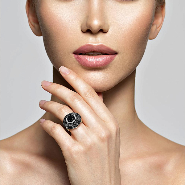 Кольцо из жёлтого золота с агатом и 292 фианитами