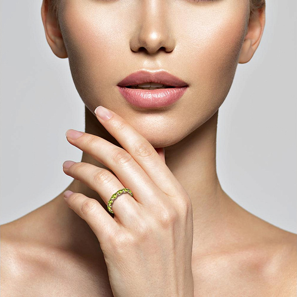 Кольцо Дорожка из жёлтого золота с 12 хризолитами