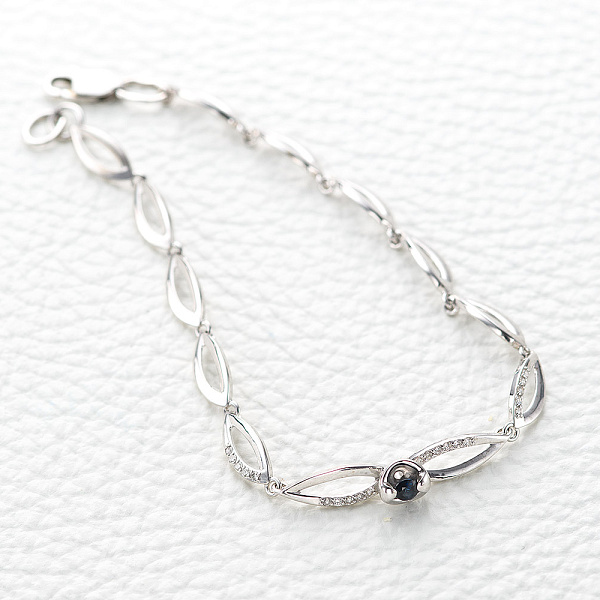 Браслет из белого золота с сапфиром и 20 бриллиантами