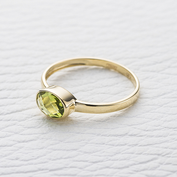 Кольцо из жёлтого золота с хризолитом