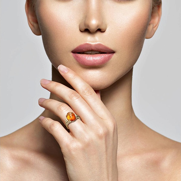 Кольцо из жёлтого золота с янтарём