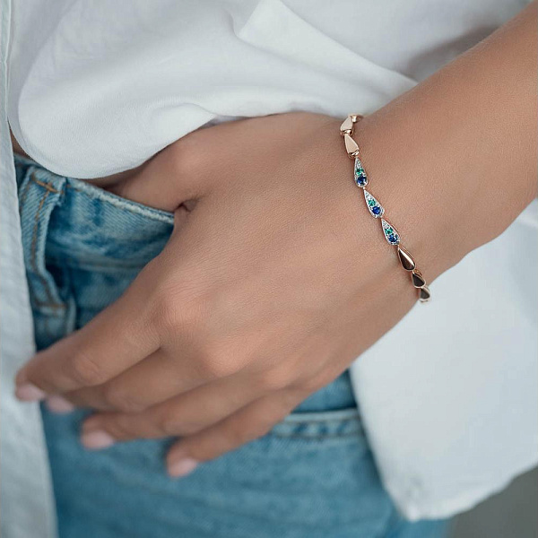 Браслет из красного золота с корундами, фианитами и изумрудами