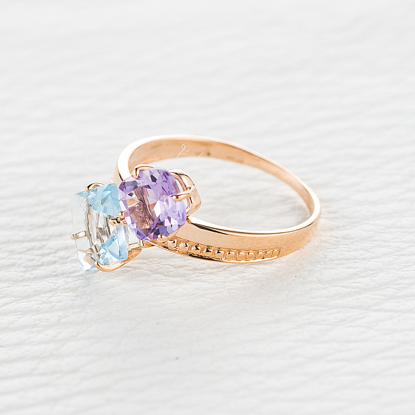 Кольцо из красного золота с топазом sky и аметистом