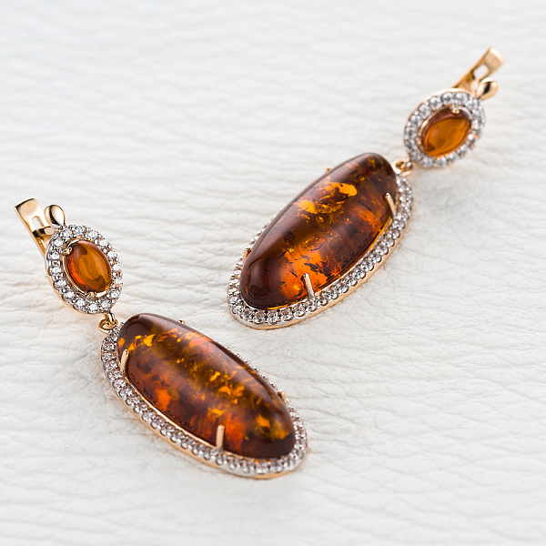 Серьги из красного золота с янтарём и 120 фианитами