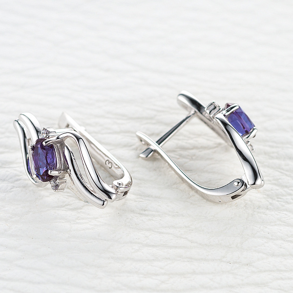 Серьги из белого золота с 2 александритами и 4 фианитами