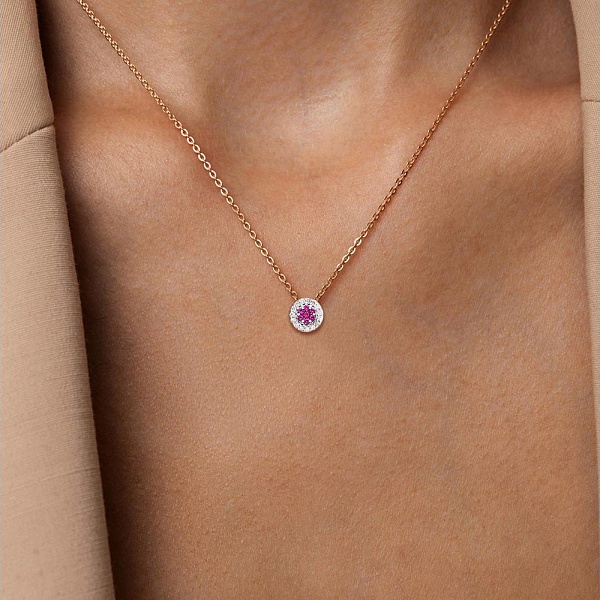 Колье из красного золота с 7 корундами и 15 бриллиантами