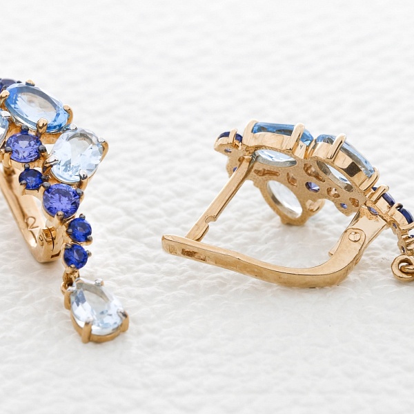 Серьги из красного золота с топазами sky, топазами swiss и фианитами