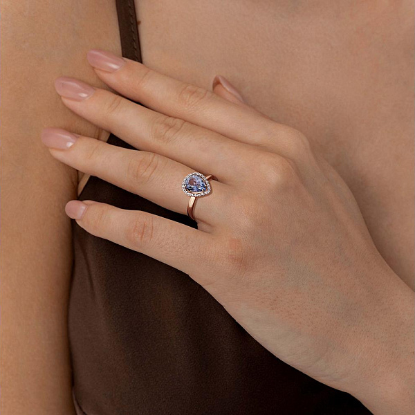 Кольцо из красного золота с кварцем и 22 фианитами