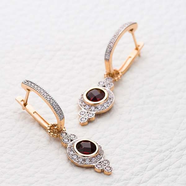 Серьги-трансформеры из красного золота с 2 гранатами и 66 фианитами