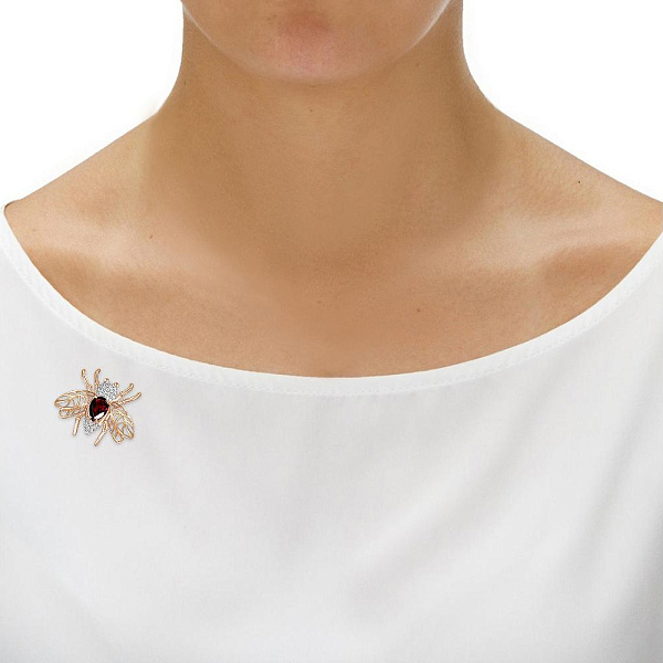 Брошь Пчела из красного золота с гранатом и 31 фианитами