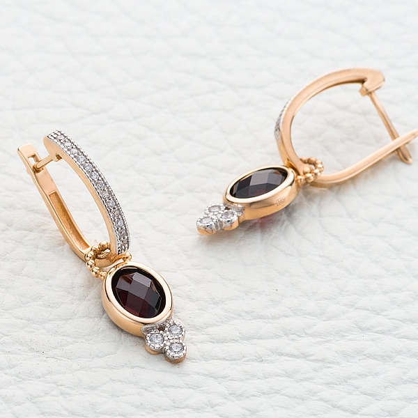 Серьги-трансформеры из красного золота с 2 гранатами и 32 фианитами