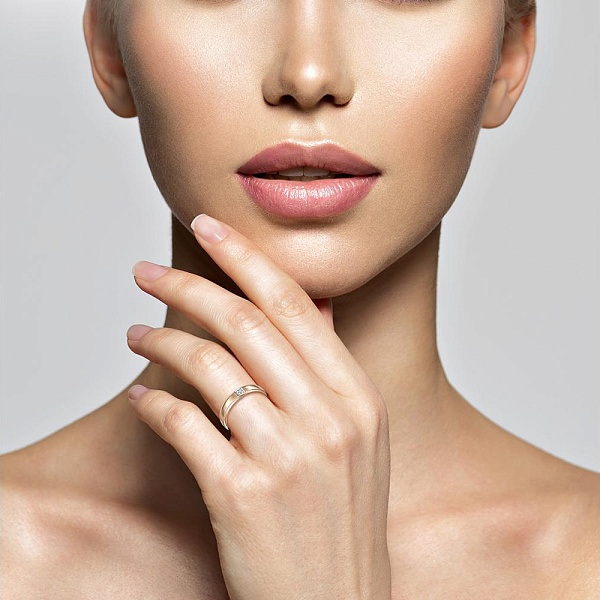 Обручальное кольцо из красного золота с 4 бриллиантами