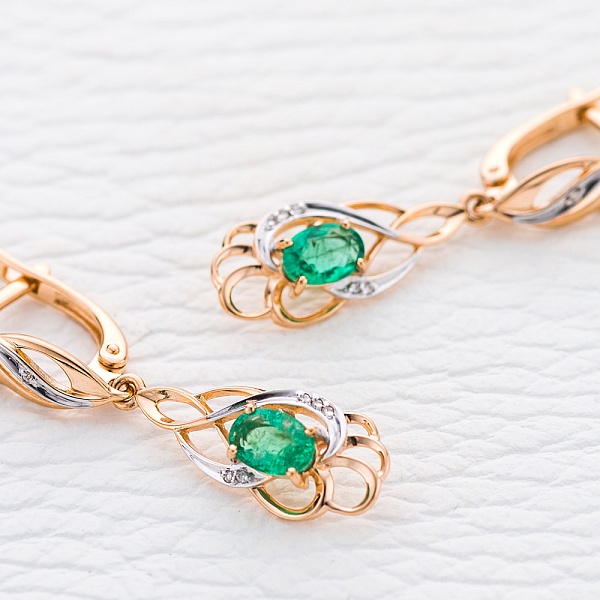 Серьги из красного золота с 2 изумрудами и 12 бриллиантами