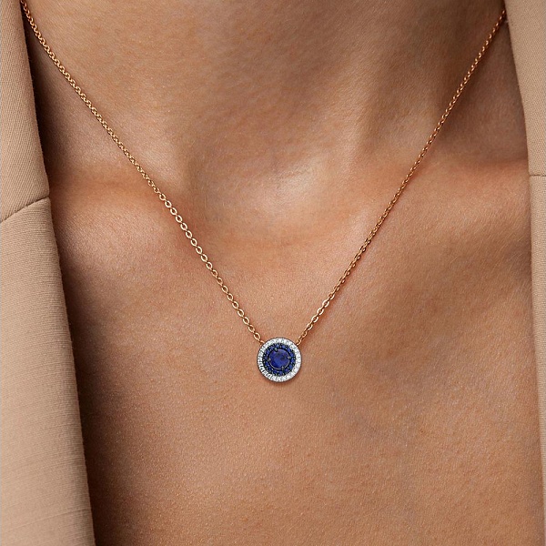 Подвеска из красного золота с 15 корундами и 24 фианитами