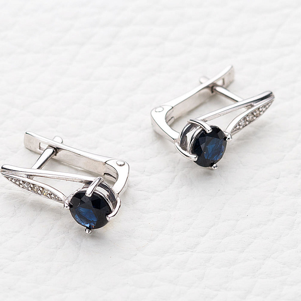 Серьги из белого золота с 2 сапфирами и 6 бриллиантами