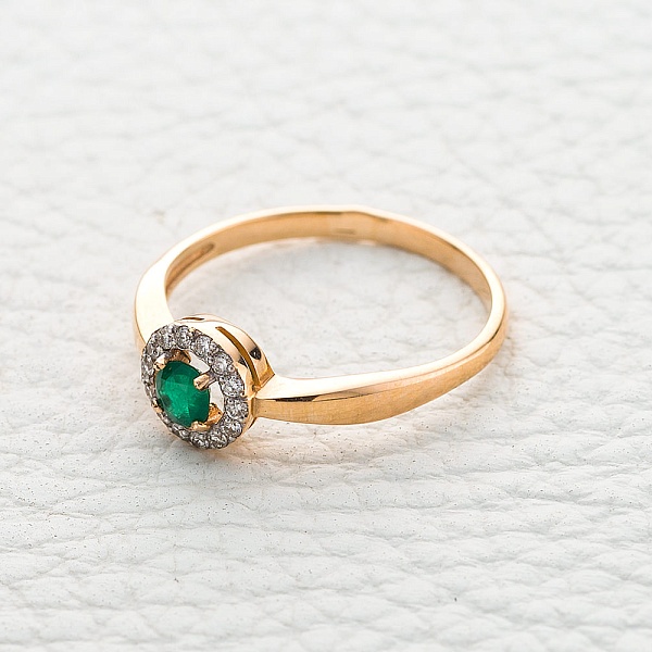 Кольцо из красного золота с изумрудом и 14 бриллиантами