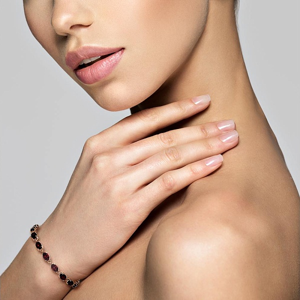 Браслет Дорожка из красного золота с 17 гранатами