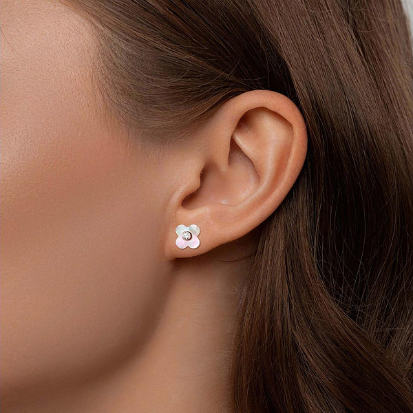 Серьги-пусеты Клевер из красного золота с перламутром и 2 фианитами