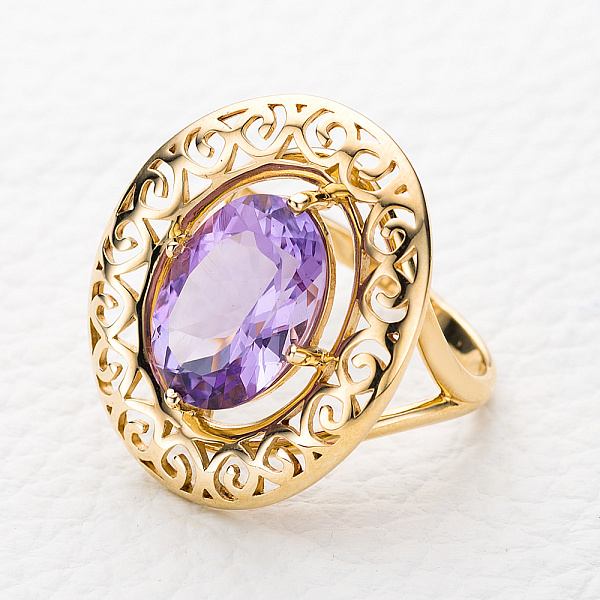 Кольцо из жёлтого золота с аметистом