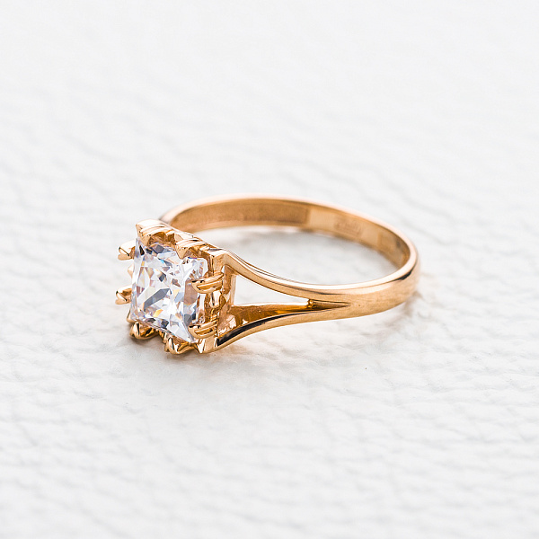 Кольцо из красного золота с кристаллом swarovski