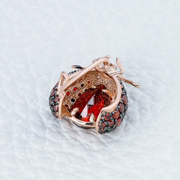 Брошь Божья коровка из красного золота с 66 фианитами
