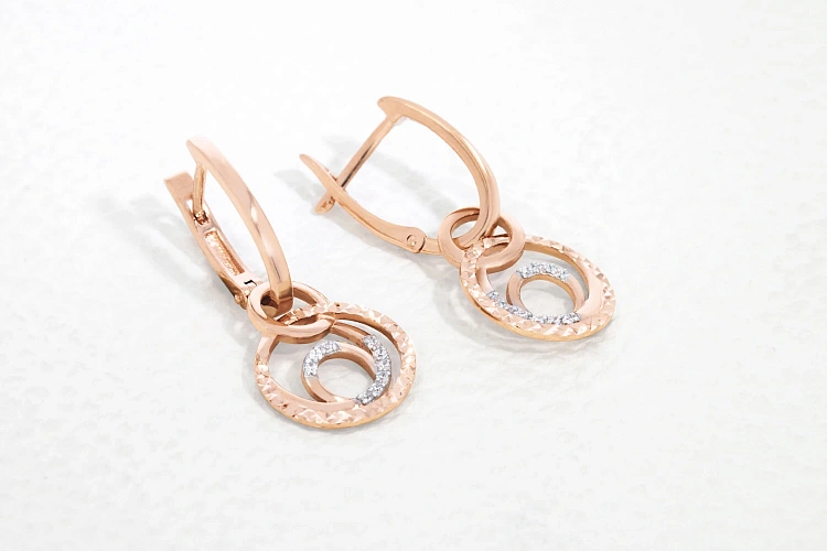 Серьги Круги из красного золота с 18 фианитами