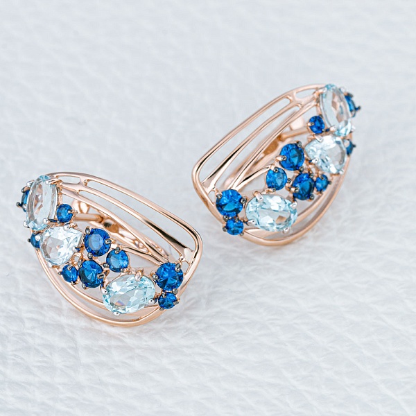 Серьги из красного золота с 6 топазами sky и 18 фианитами