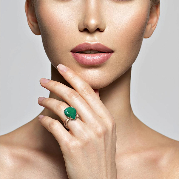 Кольцо из красного золота с халцедоном