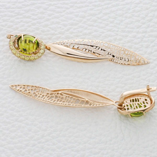 Серьги из красного золота с 2 кварцами и 76 фианитами