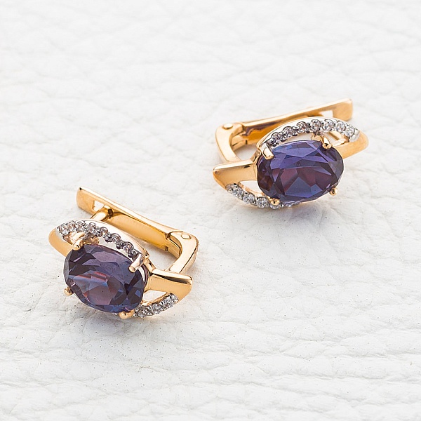 Серьги из красного золота с 2 александритами и 28 фианитами