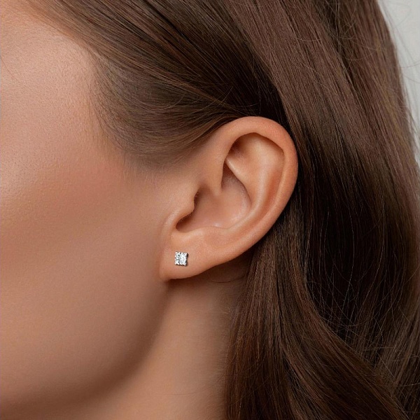 Серьги-пусеты Малинки из белого золота с 18 муассанитами