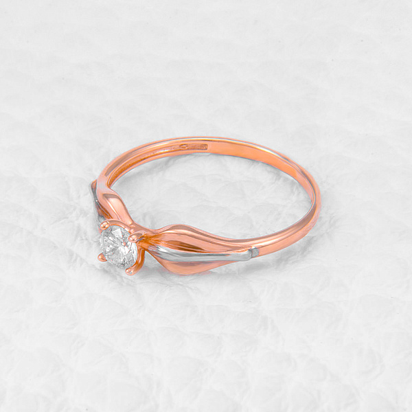 Кольцо из красного золота с бриллиантом