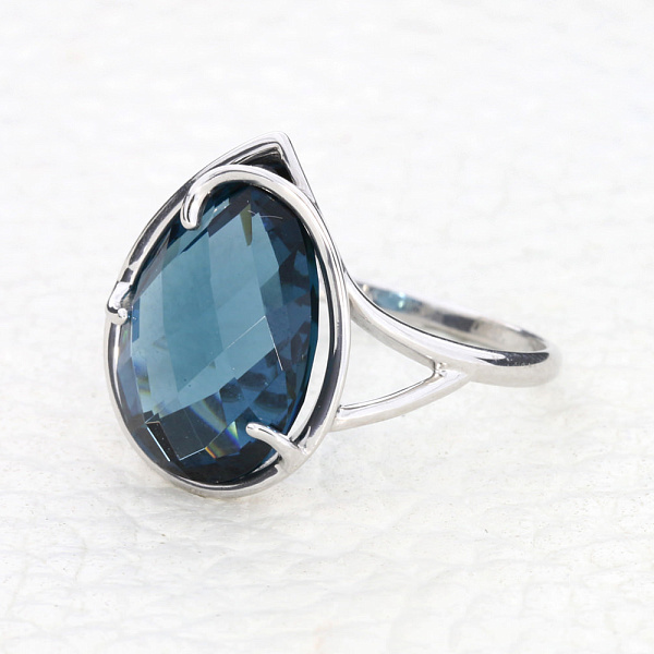 Кольцо из белого золота с ситаллом