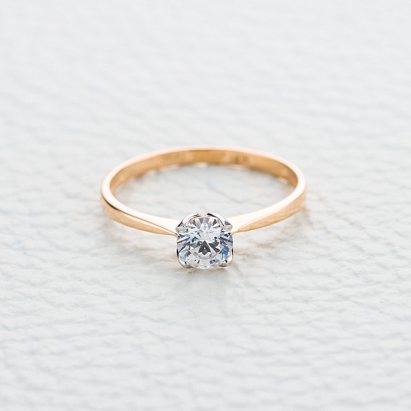 Кольцо из красного золота с кристаллом swarovski