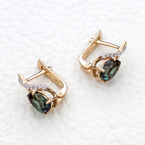 Серьги из красного золота с 2 александритами и 16 фианитами