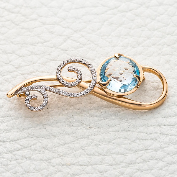 Брошь из красного золота с топазом sky и 51 фианитами