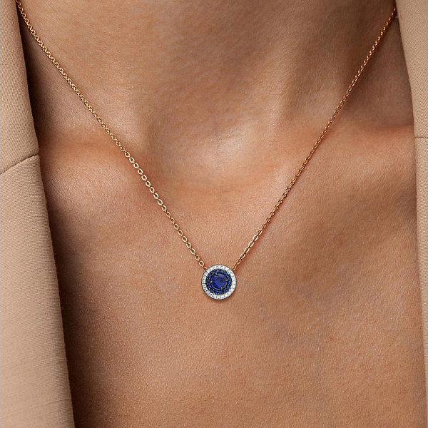 Подвеска из красного золота с 15 корундами и 24 фианитами